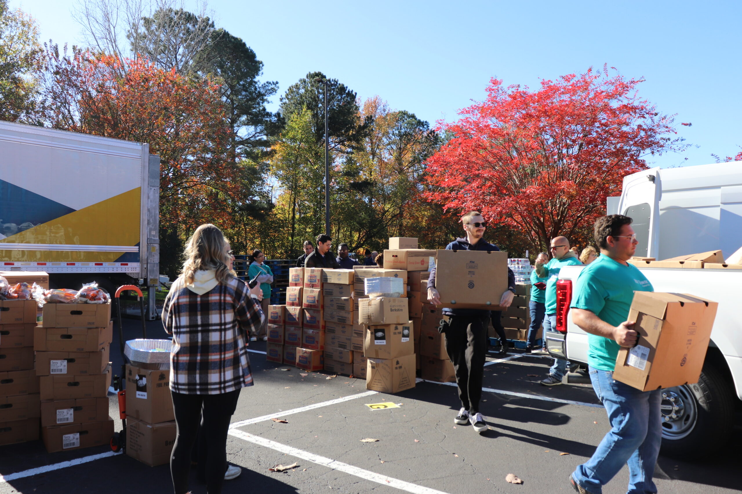 Volunteers carrying boxes of Thanksgiving meals
